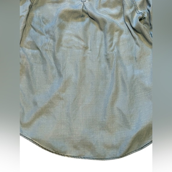 SKIES ARE BLUE Alisson Chambray Top Size Large - Picture 12 of 12